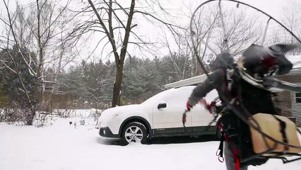 Déneiger une voiture avec un paramoteur