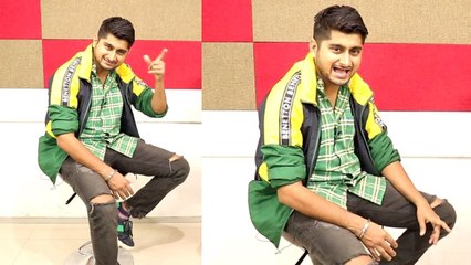 Download Video: Bigg Boss 12 fame Deepak Thakur composed a beautiful song on Bigg Boss | FilmiBeat