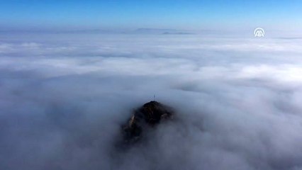 Karahisar Kalesi'nde sis manzarası etkiledi
