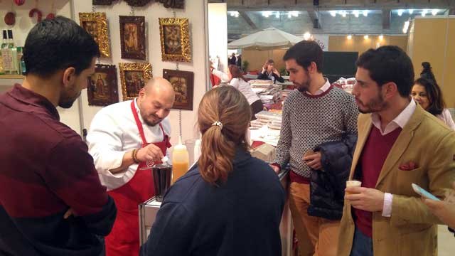 Rastrillo Nuevo Futuro: Bebida peruana Pisco Sour triunfa en Madrid