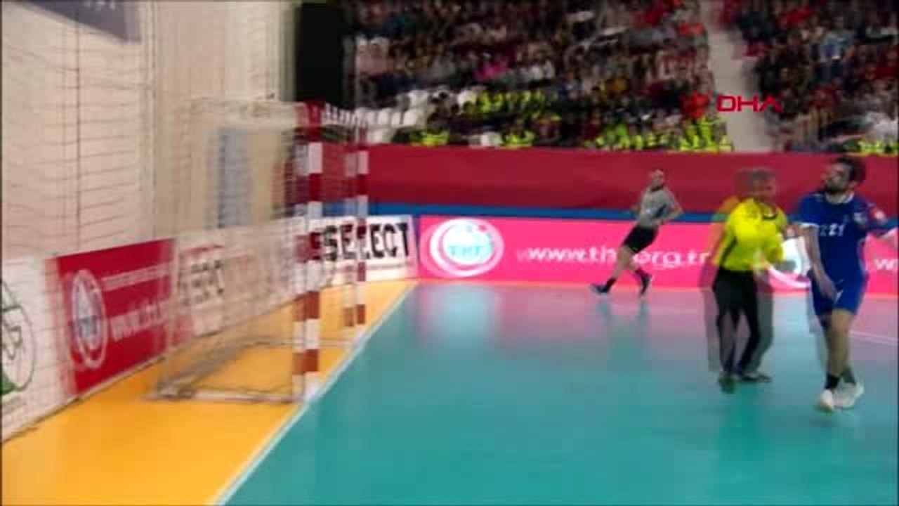 Spor asker selamı veren yunus özmusul'un sözleşmesi feshedildi