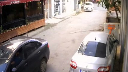 Pendik'teki silahlı saldırganın olay yerine gidiş anı kamerada - İSTANBUL
