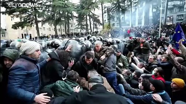 Грузия: парламент возобновил работу