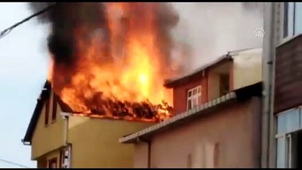 Pendik'te çatı yangını - İSTANBUL
