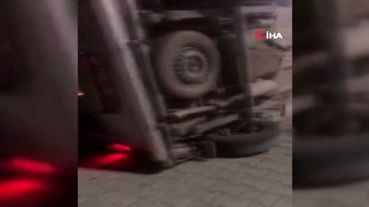Siirt'te kaldırıma çarpan araç takla attı... Kaza anı kamerada