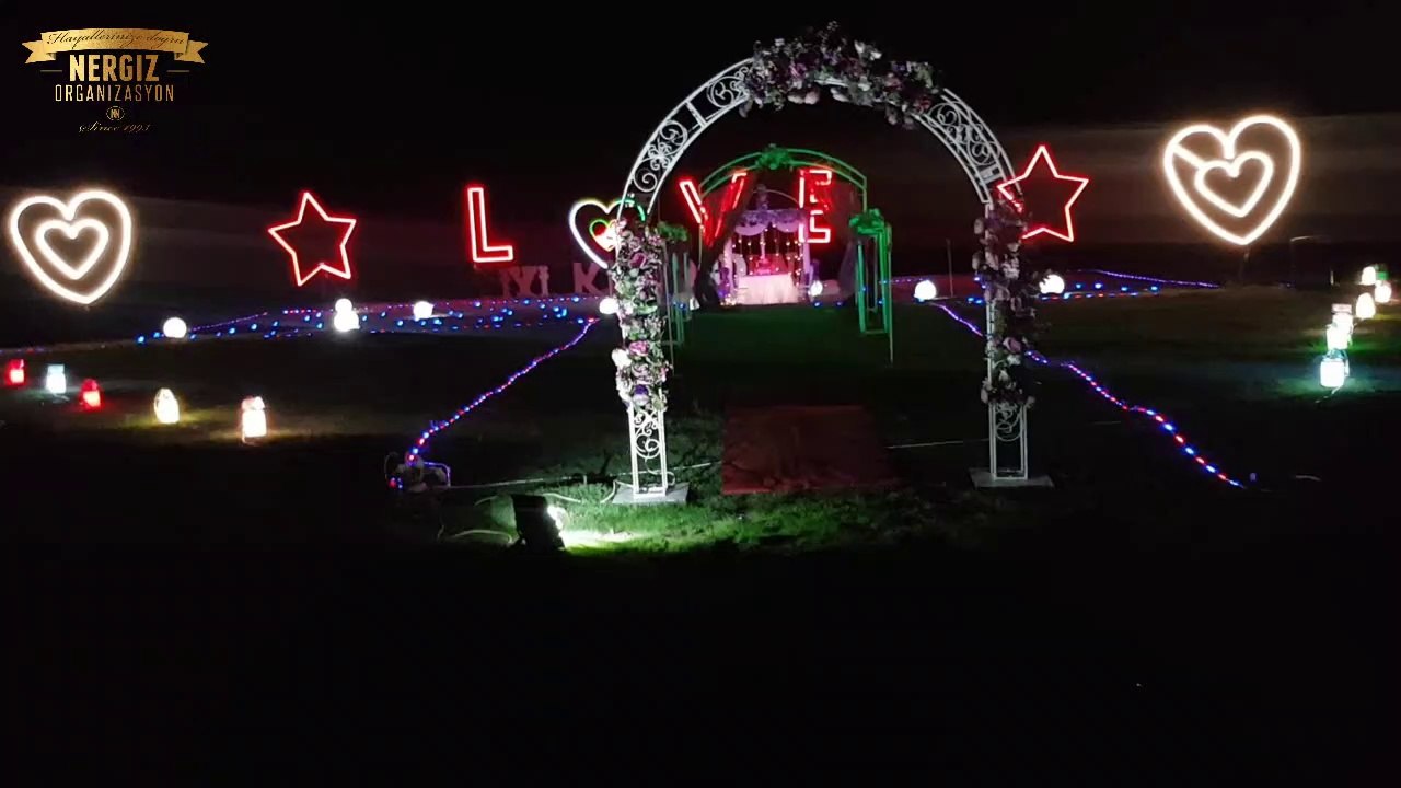 Samsun sahil Kumsal da sürpriz bir gecede evlilik teklifi