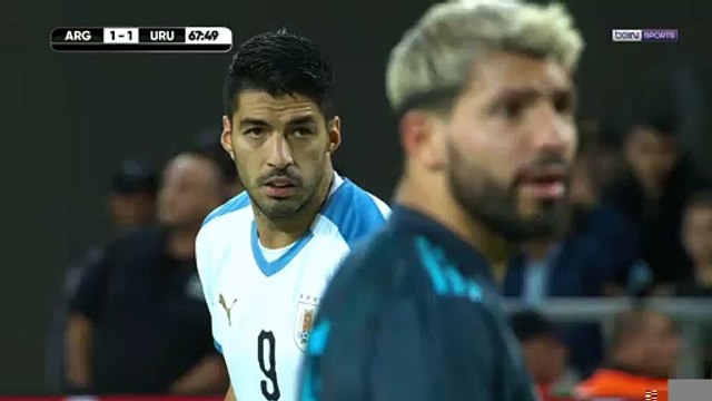 Amical : Le magnifique coup franc de Suarez