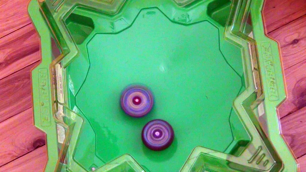 BEYBLADE BLAST Action