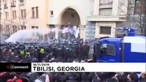 37 Festnahmen bei Protesten in Tiflis: Polizei setzt Wasserwerfer ein