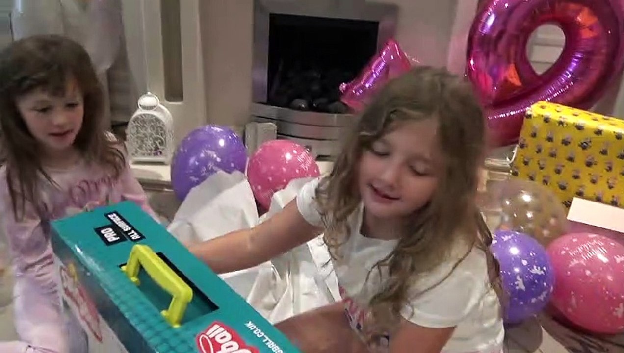 Sophia, Isabella e Alice - Mostrando seus Presentes Novos