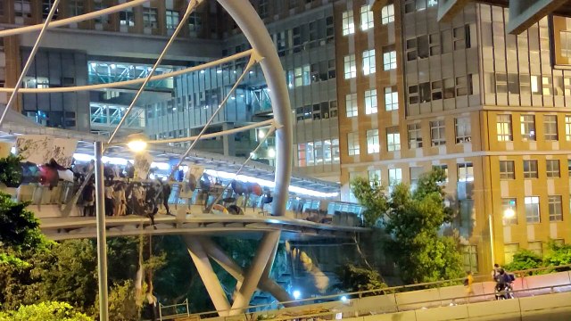Manifestantes escapan de asedio policial en universidad de Hong Kong