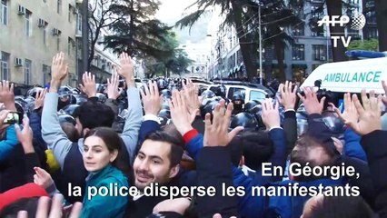 Géorgie: la police disperse les manifestants avec des canons à eau