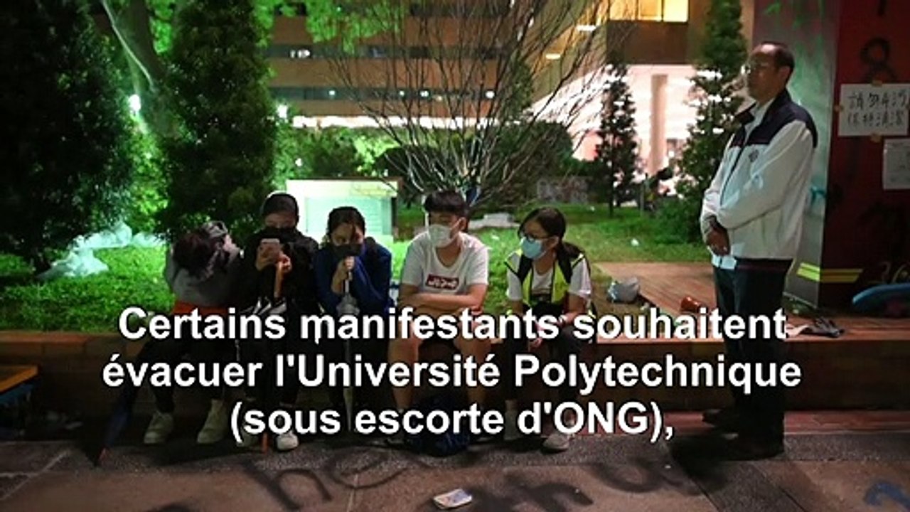 Hong Kong: des ONG rencontrent des étudiants qui manifestent à l'Université Polytechnique