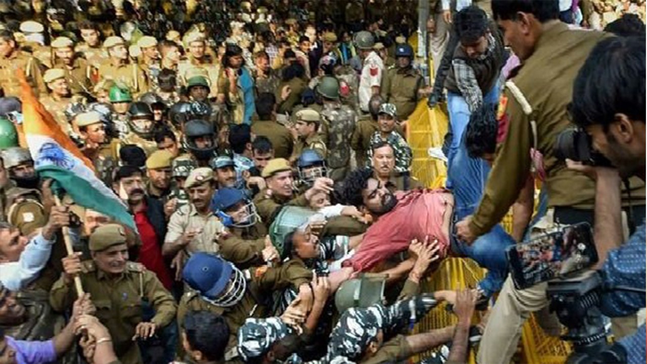 JNU Protest:जेएनयू के छात्र आज भी करेंगे प्रदर्शन, कल झड़प के बाद दिल्ली पुलिस ने किया था लाठीचार्ज