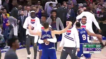 Un coup de pied dans le ballon à 25 000 dollars pour Buddy Hield