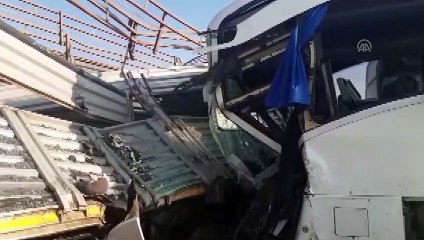 Yolcu otobüsüyle tır çarpıştı: 2 ölü (3) - AFYONKARAHİSAR