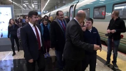 Bakan Turhan, özel gençleri Ankara'dan Eskişehir'e uğurladı