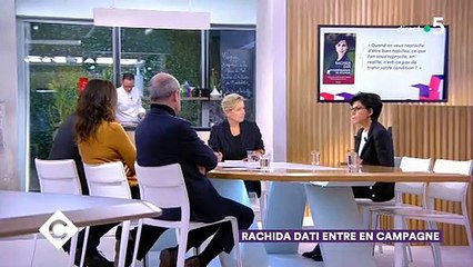 Rachida Dati raconte ce jour où une journaliste lui reproche de "trahir sa condition en étant trop bien habillée"