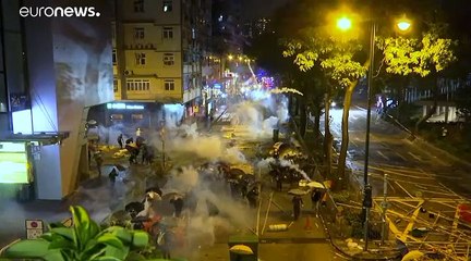 La policía permite salir a un grupo de menores de la asediada Universidad Politécnica de Hong Kong