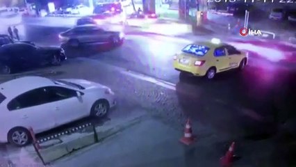 İstanbul'da halk otobüsü dehşeti ! Turist çift metrelerce ileriye savruldu