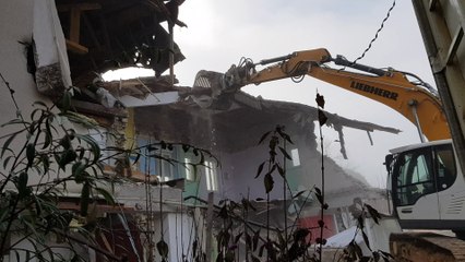 Démolition de l'ancienne Croix-Rouge à Vittel ce mardi 19 novembre.