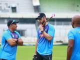 Bangladesh bowling coach Daniel Vettori irked over practice wickets in Indore | Oneindia Malayalam