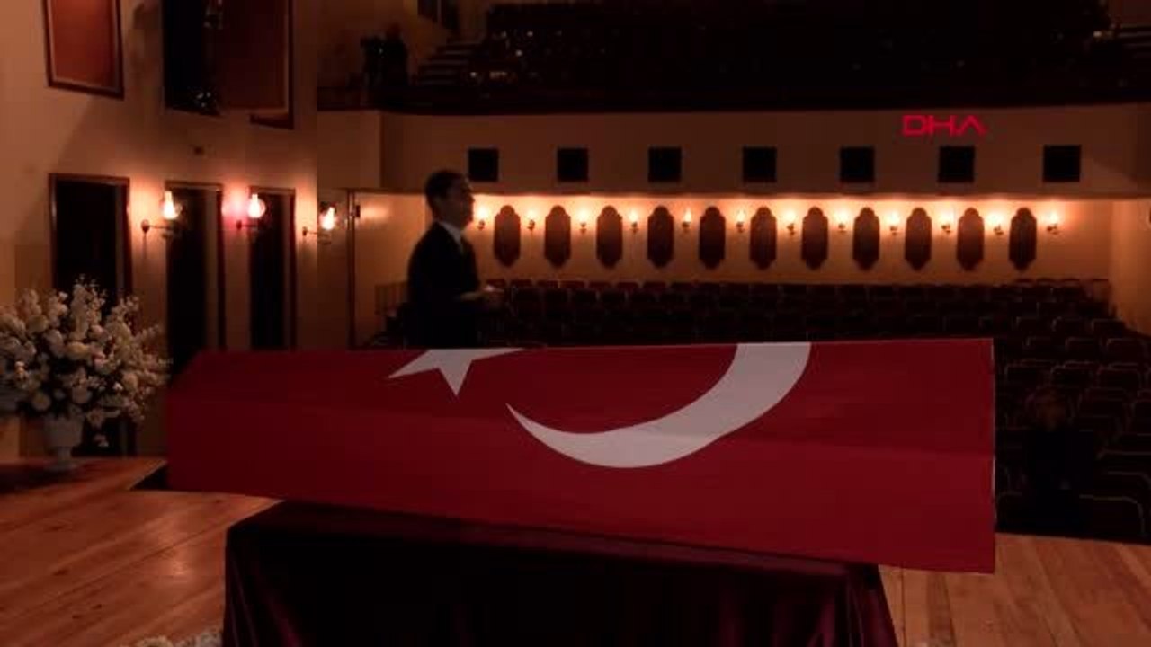 Türk tiyatrosunun usta ismine veda... yıldız kenter için tören düzenlendi 2