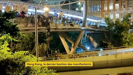 Hong Kong : un campus, bastion de la contestation, assiégé par la police