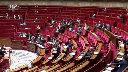 Voilà comment on vote 30 amendements en 2 min à l'assemblée nationale