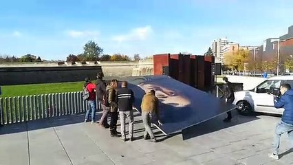 Manifestantes abertzales durante las protestas contra el Rey Felipe VI