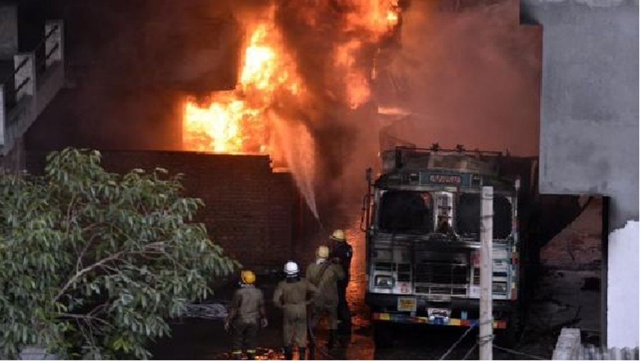 delhi fire, delhi paper godown fire, paper godown fire in delhi, outer delhi godown fire, outer delhi fire, delhi, local , local news, godown fire, delhi godown fire, delhi godown fire news, breaking, breaking news