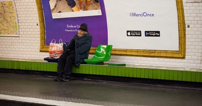 Le métro parisien regorge de travailleurs pauvres n'ayant plus les moyens de se loger
