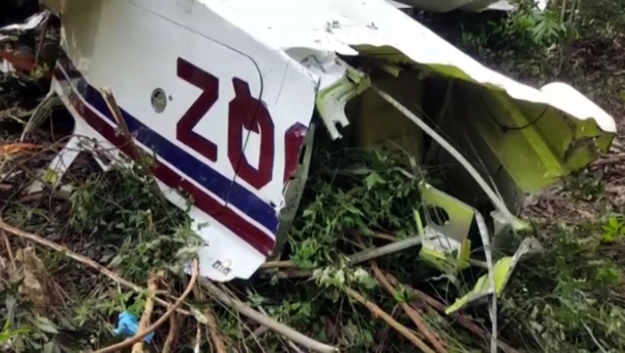Destroços de aeronave que caiu em Cascavel são retirados