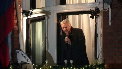 Justiça sueca arquiva caso de estupro contra Assange