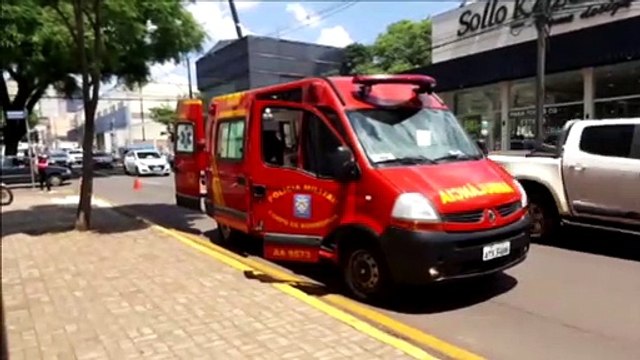 Carro e moto batem no cruzamento das ruas Visconde de Guarapuava e Paraná