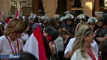 المتظاهرون اللبنانيون يحتشدون أمام مقر البرلمان لمنع عقد إحدى جلساته