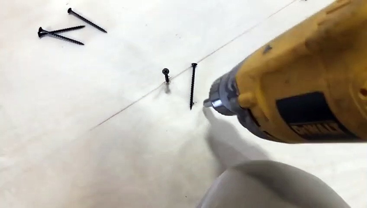 Jongler avec une vis et une perceuse ? Possible !