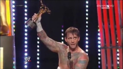 (ITA) CM Punk vince lo Slammy Award per il Momento Più Estremo dell'Anno (WWE RAW 09/12/2013)