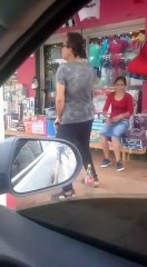 Trans perreando en la via publica