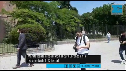 Manifestantes se convocaron en la Catedral para repudiar al cura Lorenzo