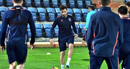 Mehmetçik'e destek verdiği için kadro dışı bırakılan Cenk, Başakşehir idmanında