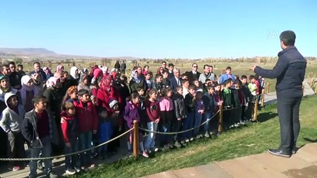 Ahlatlı öğrenciler velileri ile tarihi mekanları gezdi - BİTLİS