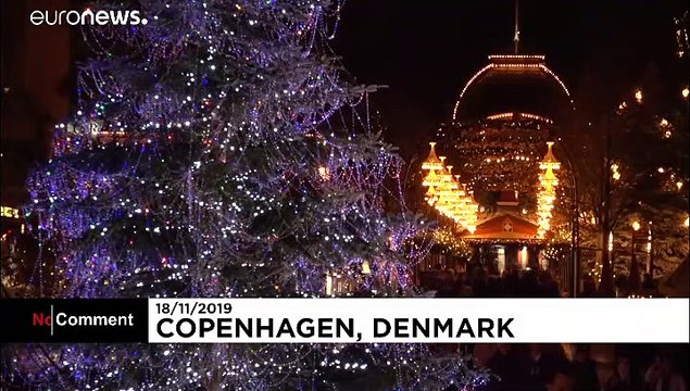 ویدئو؛ درخت ۱۰ متری کریسمس با کریستال‌های گرانقیمت در باغ تیوولی کپنهاگ