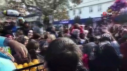 Keşan'ın Kurtuluş Günü için düzenlenen törende işletmelerin promosyon ürün dağıtımında İzdiham