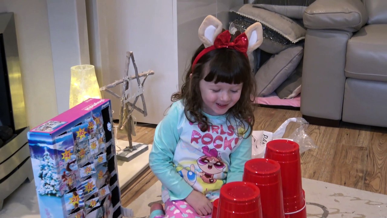 Brincando  no Natal com os Brinquedos Natalino da Patrulha Canina e Frozen - Anna e Elsa