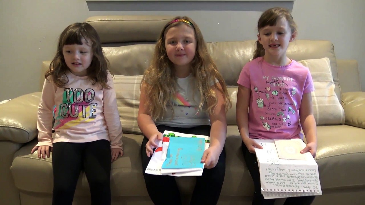 Sophia, Isabella e Alice Lendo Cartas Parte 2