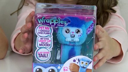 Sophia, Isabella e Alice Mostrando a Coleção de  Wrapples  Brinquedo Interativo