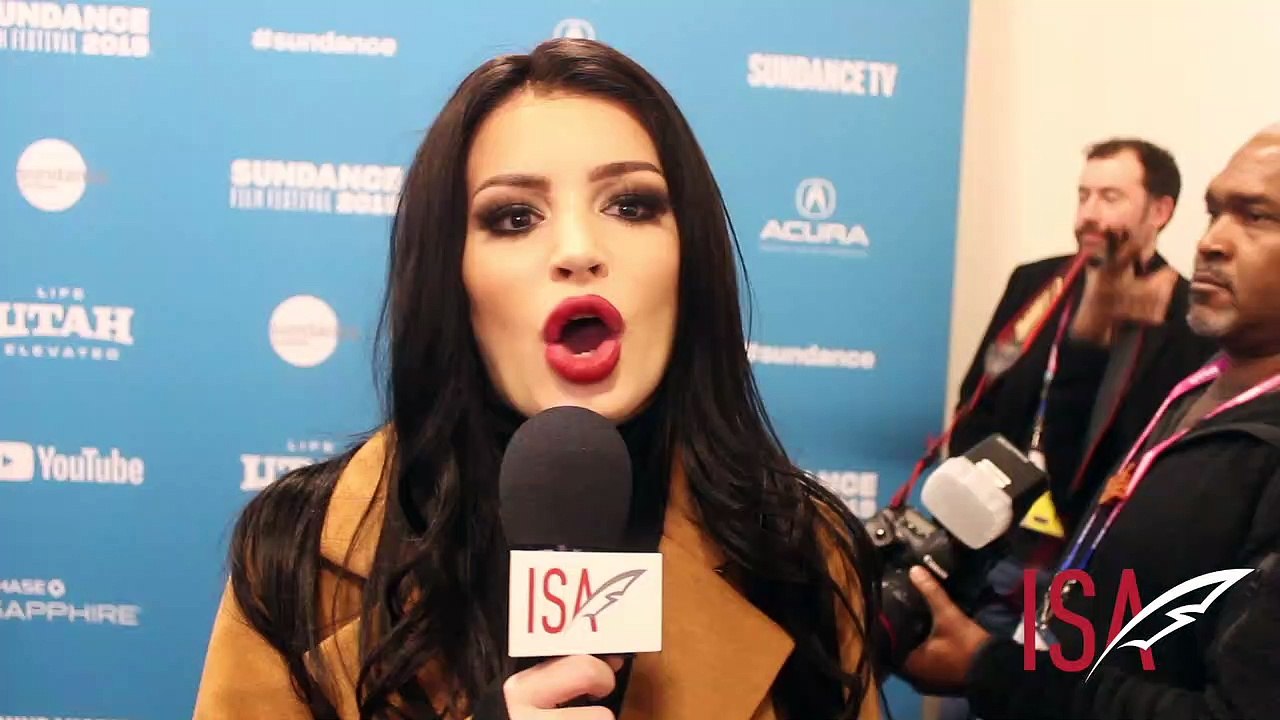 Saraya Jade Bevis ("Paige") on Working w/ Stephen Merchant on "Fighting with My Family"