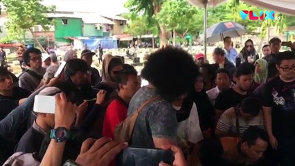 VIDEO: Tangis Istri Pecah di Pemakaman Cecep Reza