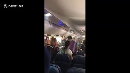 Kabini bir anda duman sardı: Uçakta panik anları...